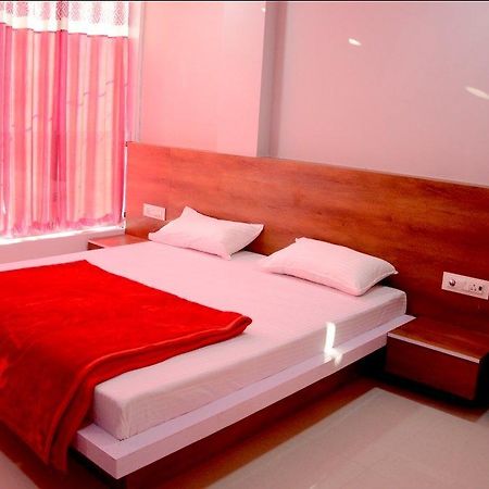 Hotel Tathastu Uddzsaín Kültér fotó