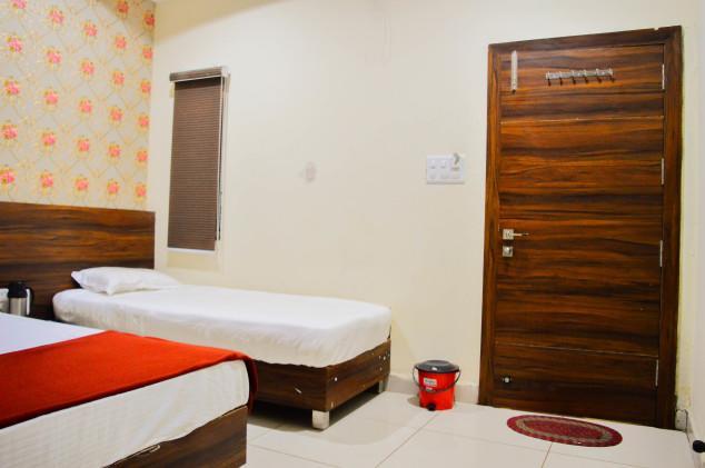 Hotel Tathastu Uddzsaín Kültér fotó